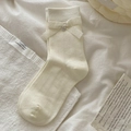 Chaussettes mi-mollet blanc crème avec nœud en dentelle et pendentif Good Luck - Taille unique / Blanc Cassé