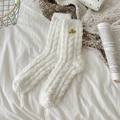 Calze bianche in pile corallo con ricamo a cuore giallo per il calore dell'inverno - Taglia unica / Bianco