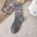 Calcetines de lana gris Fair Isle con patrones de alce rosa y estilo nórdico - Gris Claro (1 Par)