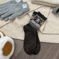 Dunkelbraune Wollsocken mit süßen Bärenmustern und geometrischem Fair-Isle-Strickdekor - Einheitsgröße / Dunkelgrau