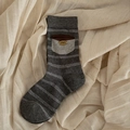 Chaussettes rayées gris foncé avec mini-poche décorative et étiquette métallique - Gris 1 Paire
