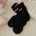 Schwarze Korallenfleece-Thermosocken mit rot-weißen Karoschleifen für warme Wintertage - Einheitsgröße / Schwarz