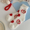 Flauschige Wintersocken aus Korallenvlies mit süßem rotem Apfel und Punktmustern - Einheitsgröße / Apfel