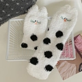 Flauschige weiße Korallenvlies-Socken mit Katzenstickerei und großen schwarzen Punkten - Einheitsgröße / Weiß