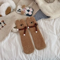 Calcetines de peluche marrón con osito de vellón coral, orejas 3D y bufanda festiva - Talla única / Color Teddy