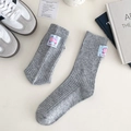 Graue Thermo-Wollsocken mit süßem Schweinchen-Patch und Rippstrick-Struktur - Grau
