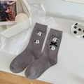 Dunkelgraue Crew-Socken mit süßer Hunde-Stickerei und einer schwarzen Schleife verziert - Grauer Schleife Hund Stil
