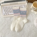 Calze beige stile Fair Isle con motivi di cani e fiocchi di neve su fondo felpato - crema