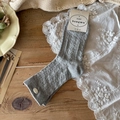 Calze grigie in maglia a trecce con bottone decorativo bianco e morbida texture di cotone - Taglia unica / Grigio Coreano (1 Paio)