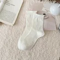 Beige cotton mid-calf socks with 3D bow texture and elegant rolled edge ballet style - One Size / Cream