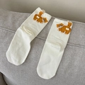 Calze bianche in cotone con ricamo di gatto arancione e morbidi pompon 3D - Motivo Gatto Arancione (Pom Pom Bianco) / Bianco
