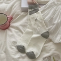 Calze bianche con ricamo a forma di orso 3D, fiocco grigio e bordo in pizzo ondulato - Bianco Crema