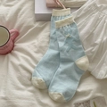 Chaussettes bleu clair à volants blancs avec motif ours 3D et détail de nœud doux - Bleu