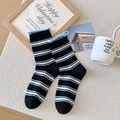 Calze a metà polpaccio a righe nere e azzurre con bordi arrotolati alla moda da donna - Nero con bordo blu