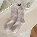 Calcetines beige estilo ballet con bordes de volantes y diseño de punto cruzado suave - Caqui