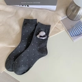 Dunkelgraue Socken mit Polka Dots, 3D-Häkelhut-Verzierung und schwarzer Schleife - Dunkelgrau Punktmuster Strohhut