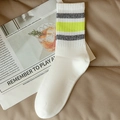 Calcetines blancos clásicos para hombre con rayas negro y verde neón y puños elásticos - Talla única / Blanco con rayas verdes