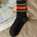 Calcetines negros de algodón para hombre con rayas clásicas en naranja y gris - Talla única / Raya Naranja Negra