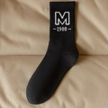 Calzini neri da uomo con lettera M bianca e ricamo 1988 in un design sportivo trendy - Nero M1988