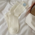 Cremeweiße gerippte Socken mit hellblauem Strickherz-Detail aus weichem Material - Milchweiß (Blaues Herz)