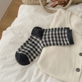 Mittelhohe Baumwollsocken mit grauem Schachbrettmuster und schicker Schleife im Ballett-Stil - Schachbrett-Patchwork-Stil / Grau Kariert