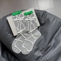 Calcetines de media pantorrilla gris y verde con textura geométrica 3D blanca en relieve - Talla única / Puño en Contraste Verde