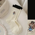 Calze color crema con bordo arricciato nero e simpatico ricamo a forma di cucciolo - Taglia unica / Bianco