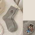 Calze grigio scuro con bordo a volant crema e ricamo di un simpatico cucciolo - Taglia unica / Grigio Chiaro (1 Paio)