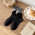 Calcetines de punto bicolor gris y negro con detalle decorativo de koala en peluche 3D - Talla única / Par Negro (Koala Gris 3D)