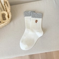 Calze bianche in cotone con polsini a pois grigi e ricamo di un barboncino marrone - Bianco
