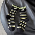 Calze a maglia a righe con bordi arrotolati verdi ed etichetta in tessuto happiness - Nero