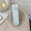 Calcetines azul claro con lazos blancos y puños con volantes elegantes - Rayas Verticales Caladas con Lazos