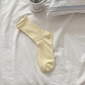 Light yellow ribbed crew socks made of cotton with a stylish rolled cuff design - Yellow