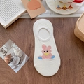 Weiße unsichtbare Socken mit niedlicher rosa Kaninchenbestickung auf Holzoberfläche - Einheitsgröße / Kaninchen