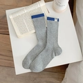 Calze a coste grigie con polsini blu a contrasto e patch a cartone in stile retrò casual - Taglia unica / Grigio