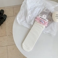 Chaussettes blanches côtelées avec bordure en dentelle à carreaux roses et style doux - Blanc avec dentelle rose