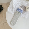 Chaussettes grises côtelées avec bordure en dentelle à carreaux bleus et étiquette en tissu - Bord Bleu Gris