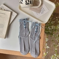 Chaussettes grises douces avec bordure à volants bleu clair et nœud en ruban de soie - Taille unique / Gris