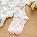 Calze rosa con fiocco di nastro e motivo traforato in maglia dallo stile romantico - Taglia unica / Rosa