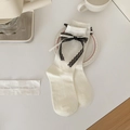 Chaussettes mi-mollet blanches côtelées avec nœuds en dentelle noire style Lolita - Taille unique / Blanc avec nœud noir