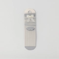 Calcetín de malla gris claro con textura de canalé y detalle de lazo de encaje crema - Gris