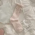 Rosa gepunktete Crew-Socken mit Rüschenkante und Rippstrick-Textur für Damen - Einheitsgröße / Rosa