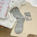 Calze grigio chiaro con ricamo a cuore rosa, fiocco e finitura in maglia a coste - Grigio