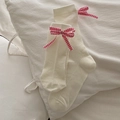 Chaussettes mi-mollet blanc crème avec nœud vichy rouge et blanc et texture côtelée - Taille unique / Blanc