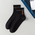 Calze nere da uomo in cotone con strisce vivaci e scritta SOCKS alla moda - Taglia unica / Nero