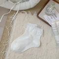 Chaussettes en coton blanc avec bordure en dentelle florale et texture rayée élégante - Taille unique / Galon de dentelle