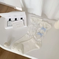 Calze bianche a metà polpaccio con fiocchi blu a quadri e bordi arricciati stile lolita - Taglia unica / Bianco