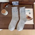 Calze in cotone grigio chiaro con fiocco blu, jacquard a cuore nero e bordo a rullo - Taglia unica / Grigio