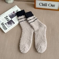 Calze spesse calde da uomo con strisce nere su morbido tessuto in pile corallo crema - Taglia unica / Cachi