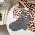 Dunkelgraue Damen-Baumwollsocken mit modischem Leopardenmuster, mittellange Passform - Grauer Doppelstreifen Leopard